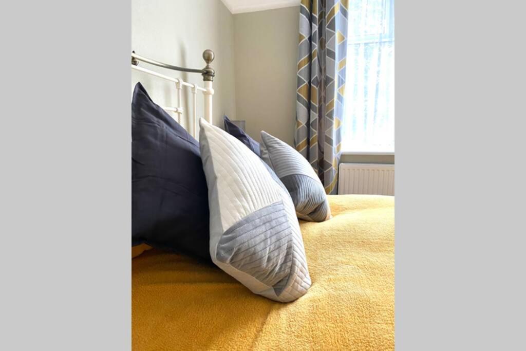 Spacious 2 Bed APT sleeps 4 near Bournemouth Beach Exterior foto